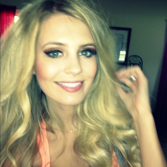 Meet your Posher, Ali - Picture 1 of 1